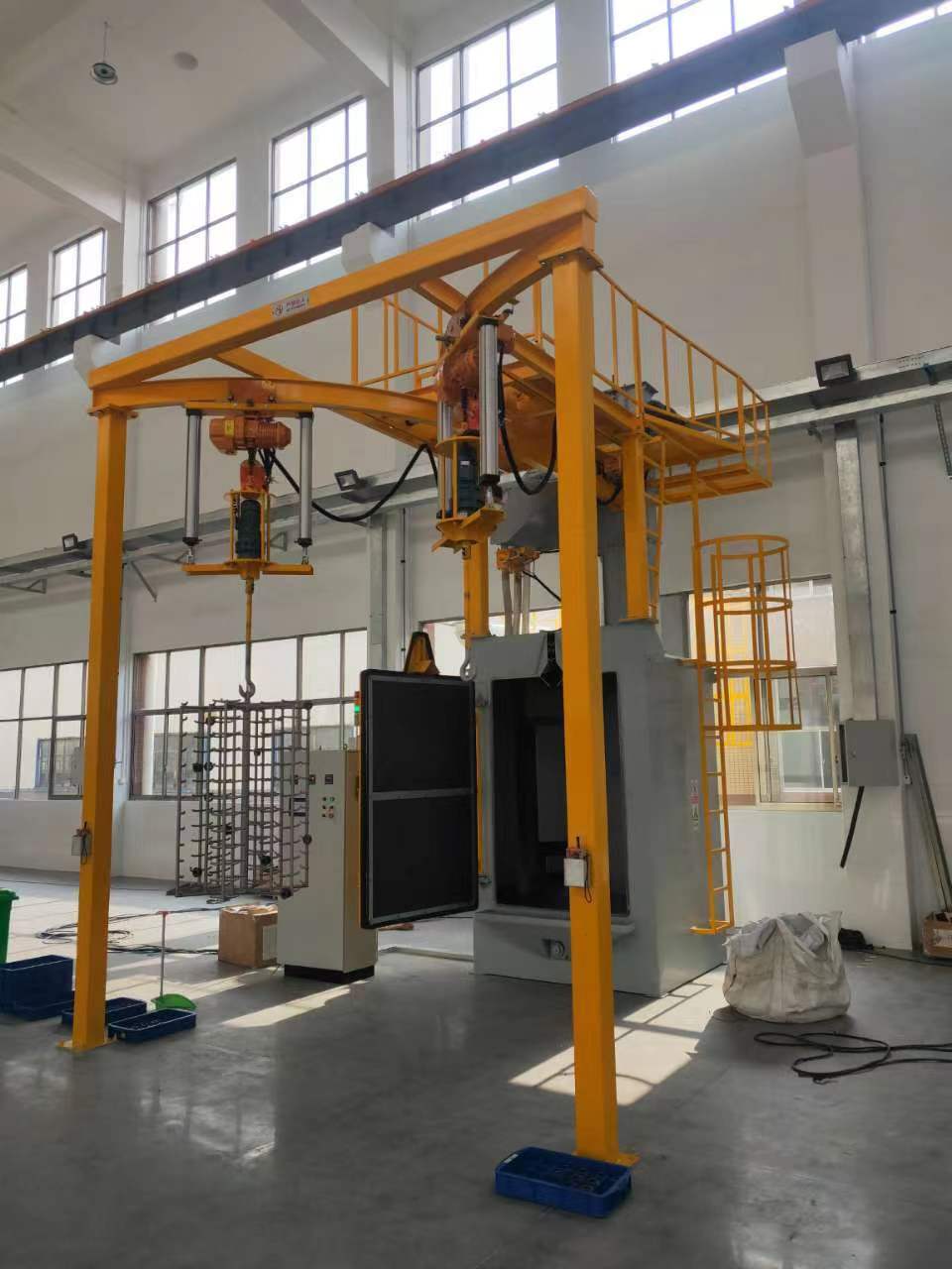 双吊钩式抛丸机现场安装交付