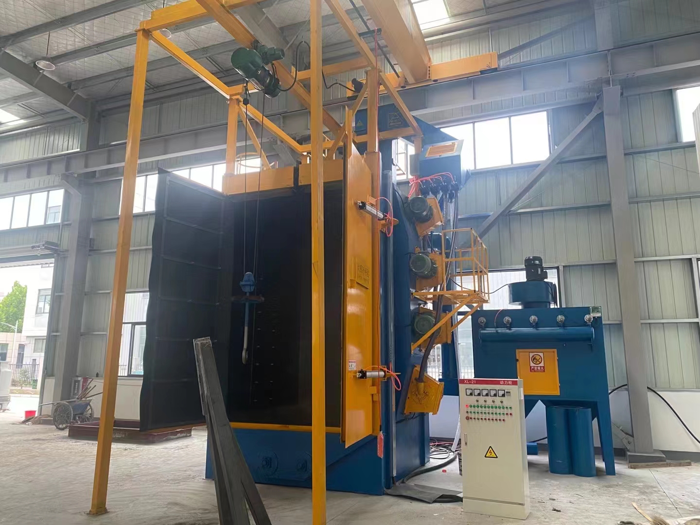 单吊钩式抛丸机安装现场